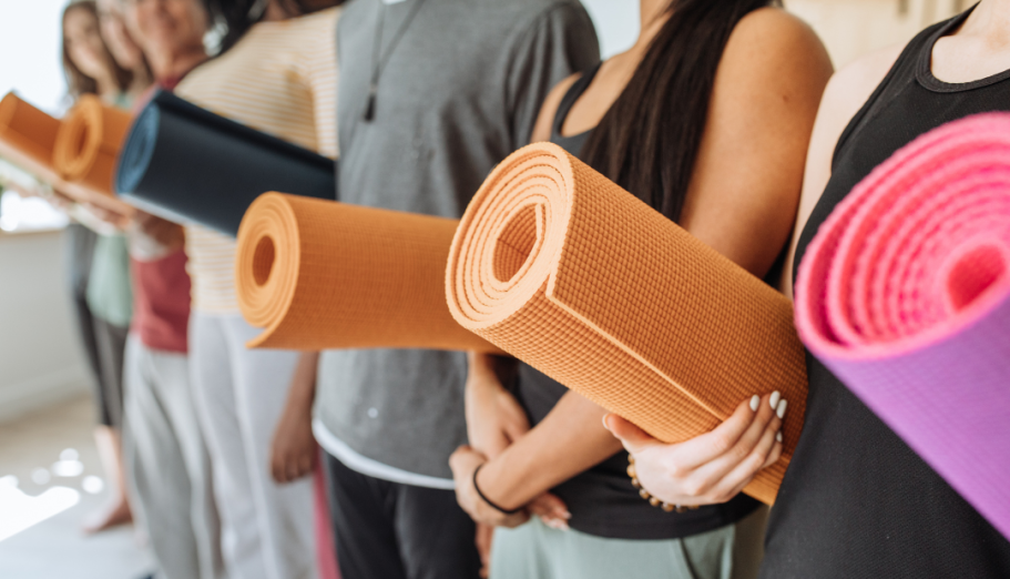 How to Choose the Right Yoga Teacher Training (Complete Guide)